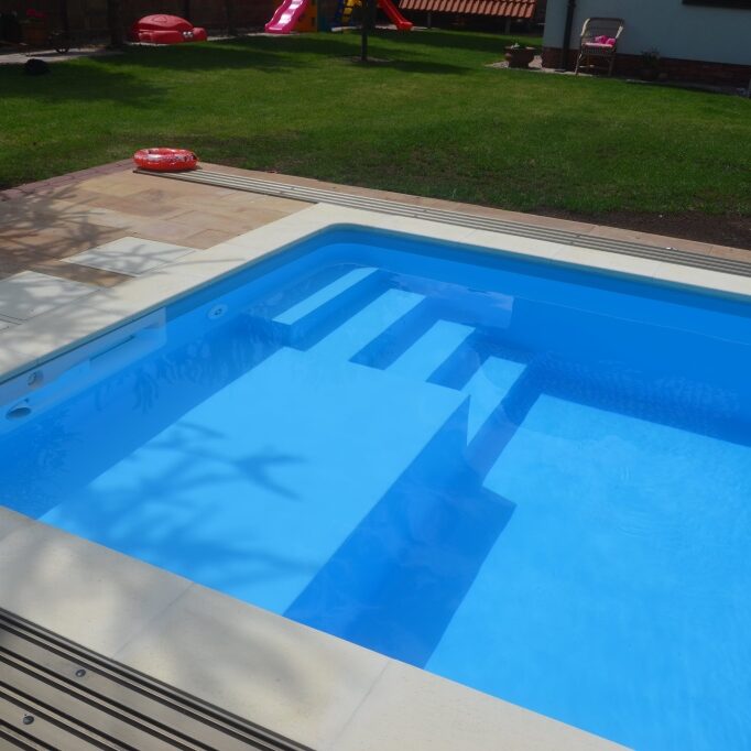 Schody do bazénu - Bahia